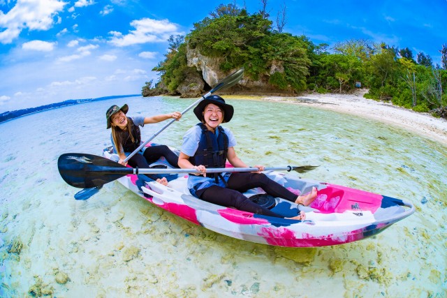 女子旅で川平湾でカヤック