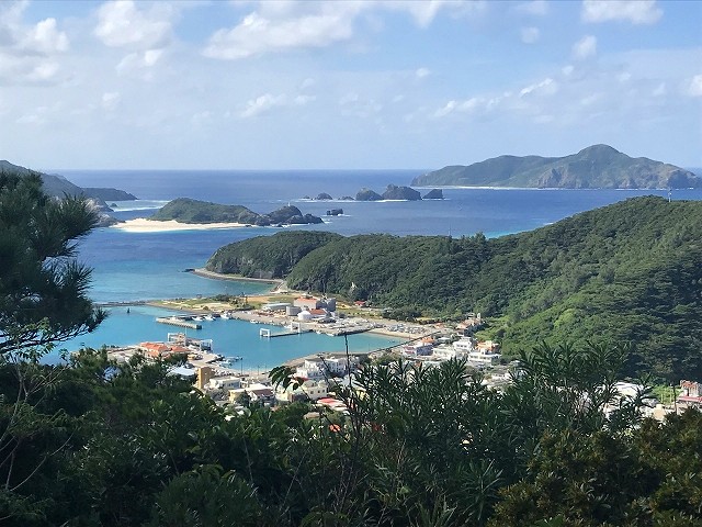 ヘリコプターから眺める慶良間諸島