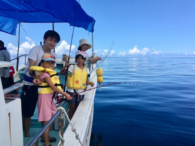 女の子も楽しめる沖縄の釣りツアー