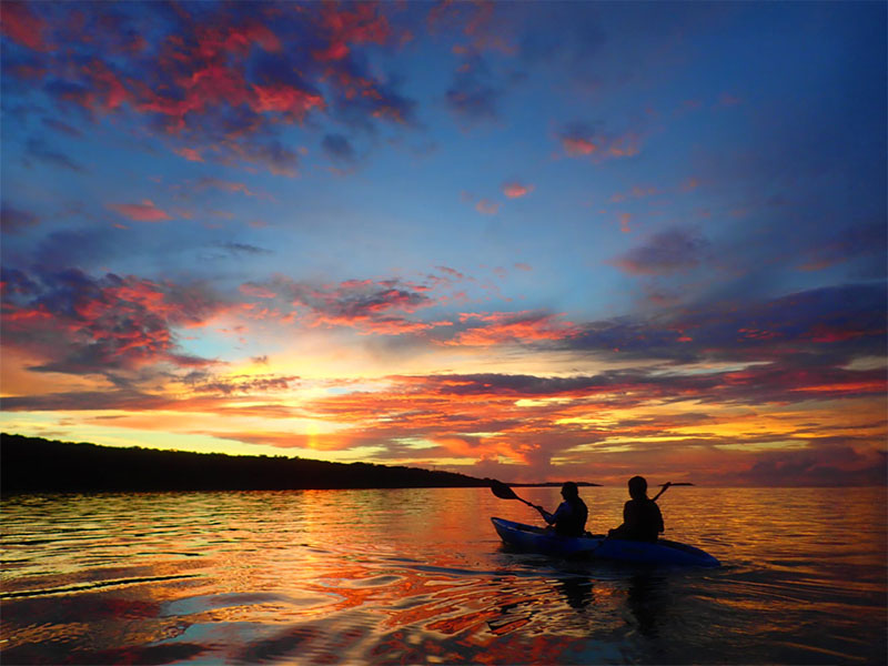 Sunset viewing while listening to the sound of waves