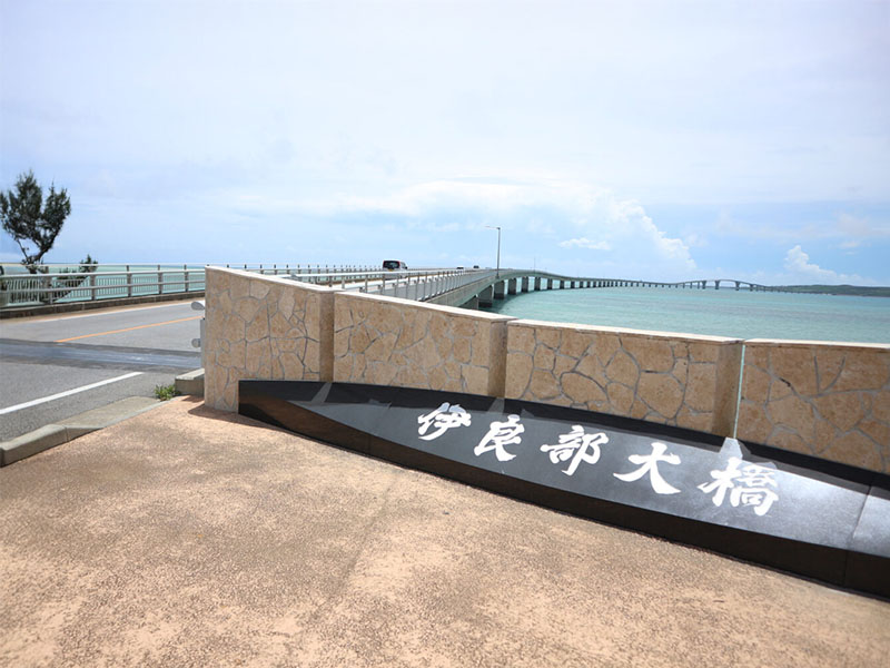 Crossing the Irabu Bridge! The breathtaking view and the anticipation of the island