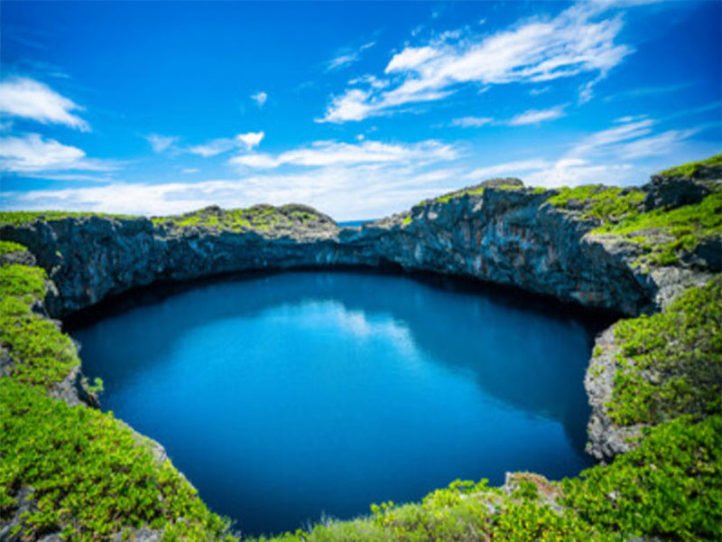 The crystal clear sea and white sandy beach! Mystery of Toguchi-no-hama and Tori-ike