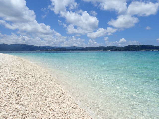 バラス島と海のコントラスト