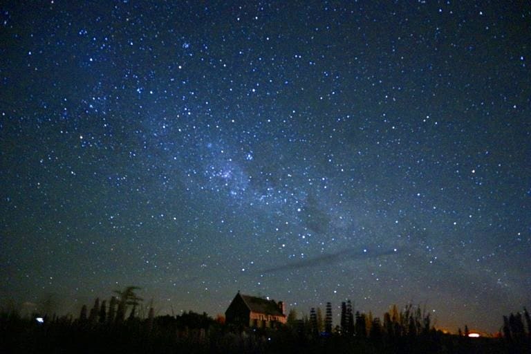 夏の石垣島の夜空を彩る天の川