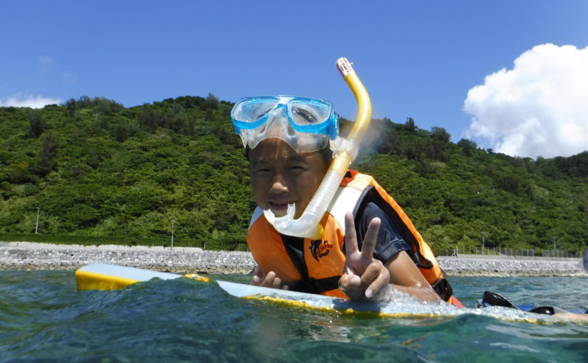 沖縄の国頭村の海でシュノーケリング