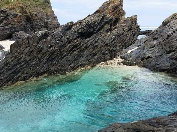 沖縄の無人島にシーカヤックで向かう