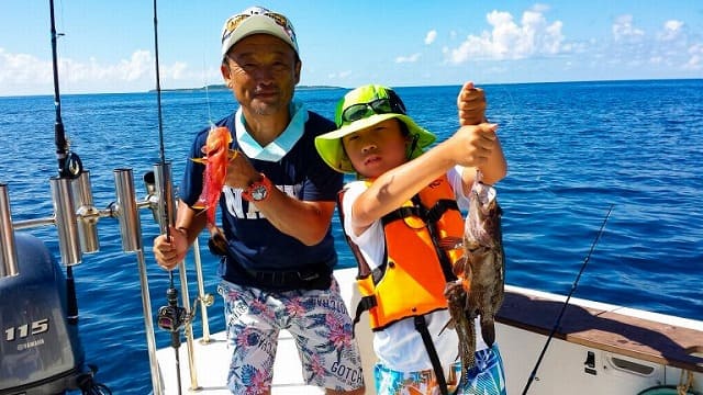 釣りを楽しむ親子