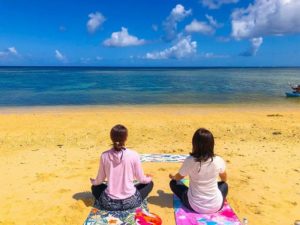 石垣島の人気のビーチヨガアクティビティ