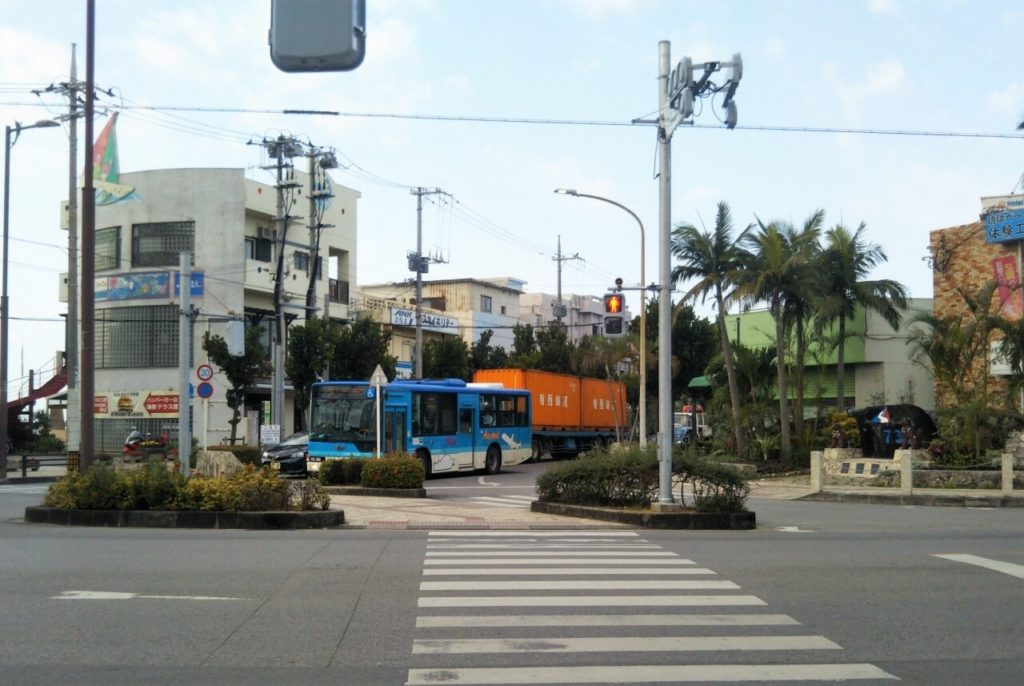 ７３０交差点前の歩道