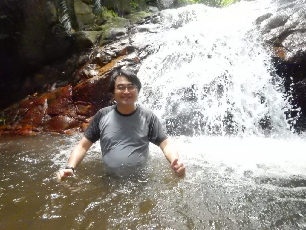 石垣島の荒川の滝で水浴び