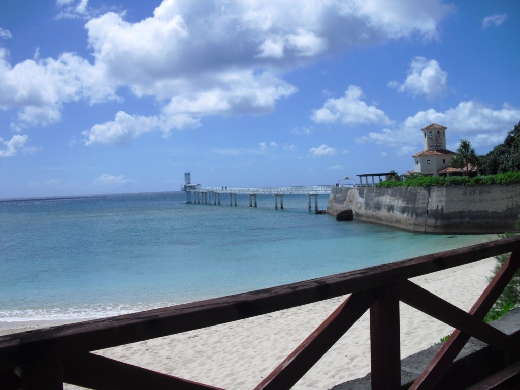 沖縄のブセナ海中公園のビーチ