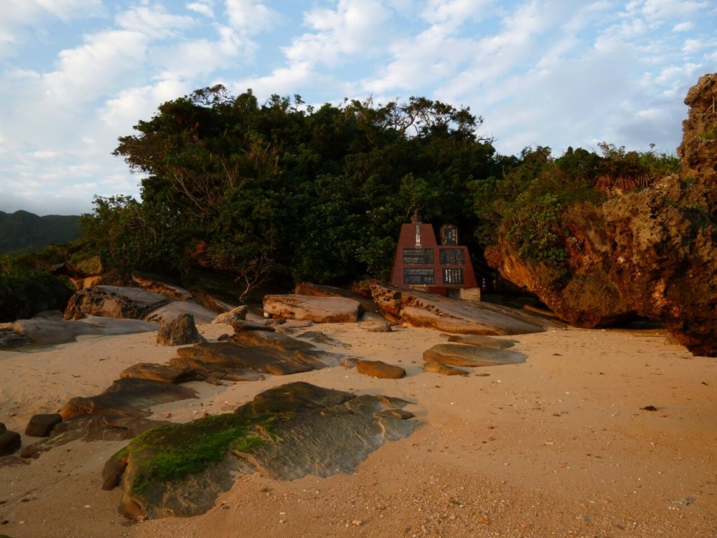 南風見田の浜のビーチ