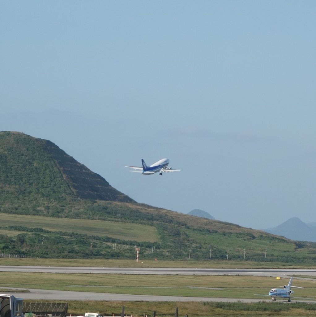 飛行機の発着を楽しめるカラ岳