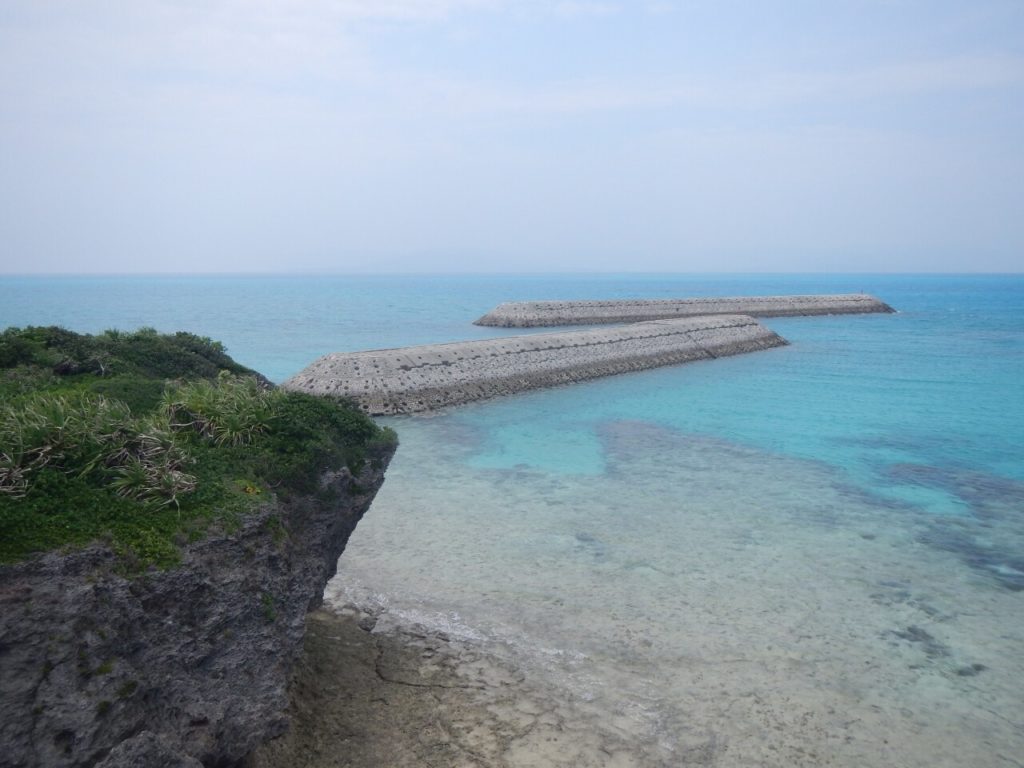 新城島のクイヌパナから見える海