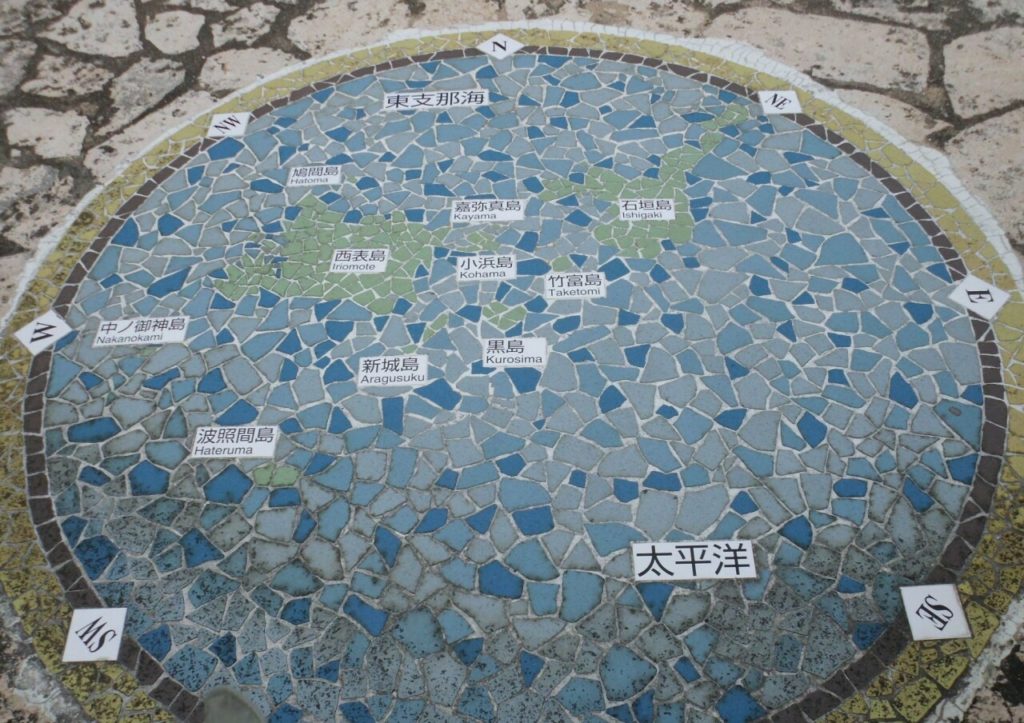 黒島展望台の壁に書かれた地図
