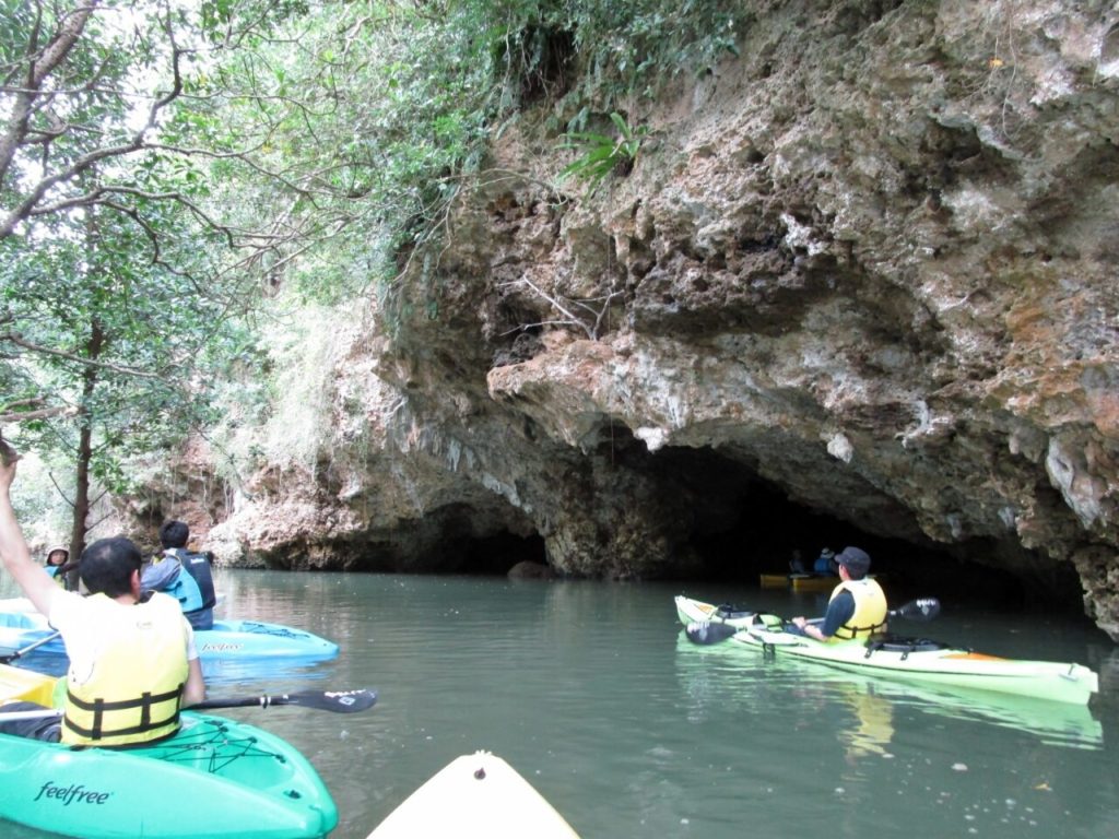 宮良川の奥にある洞窟