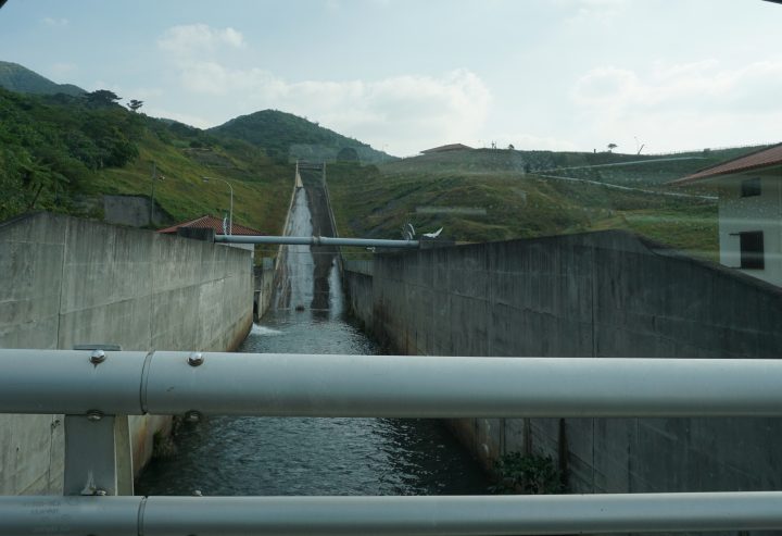  石垣島の名蔵ダムの水路