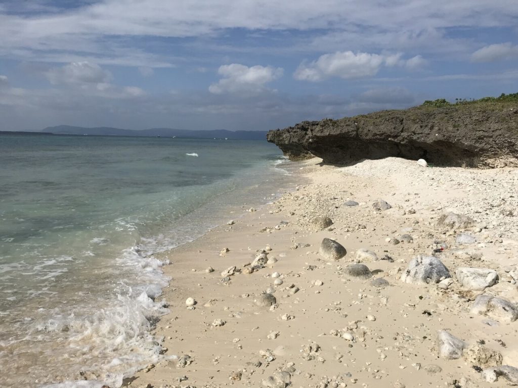 黒島の仲本海岸