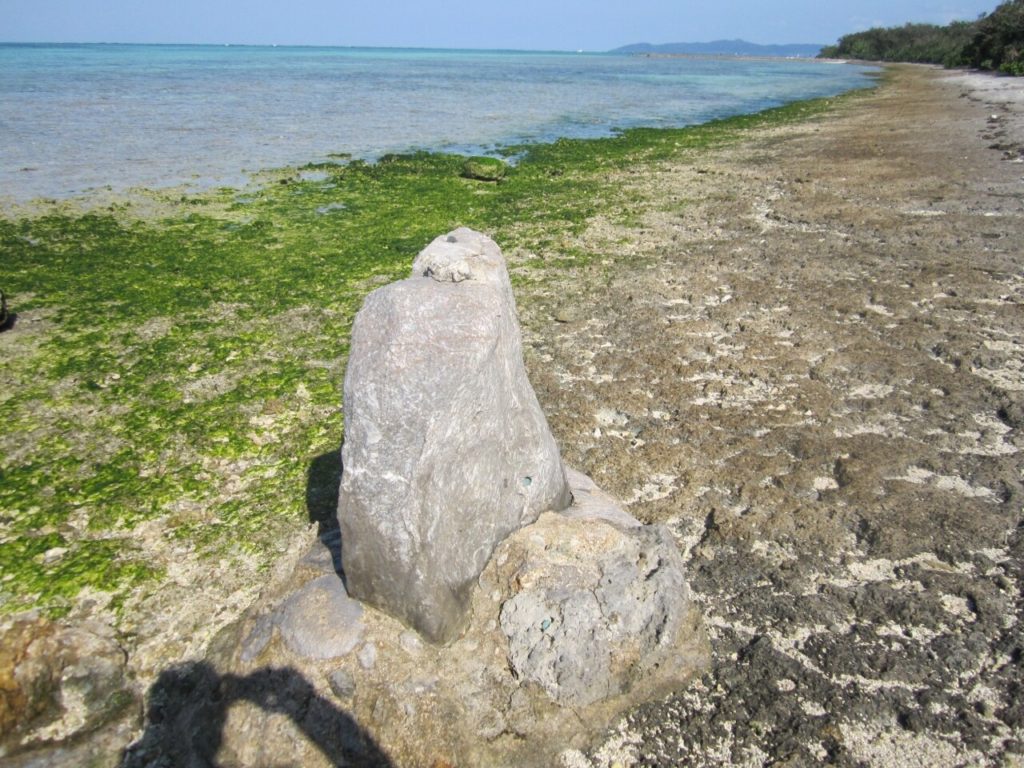 竹富島のニーラン石とビーチ