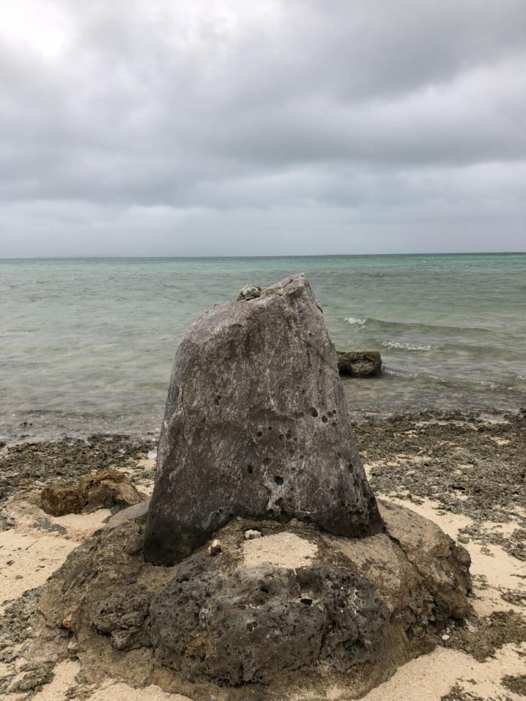 神が宿るといわれる竹富島のニーラン石