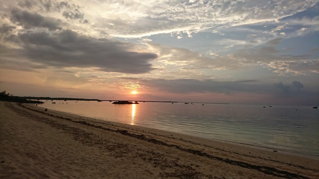 サンセットが綺麗な佐和田の浜