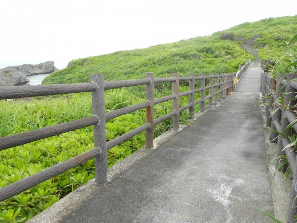 白鳥崎の遊歩道