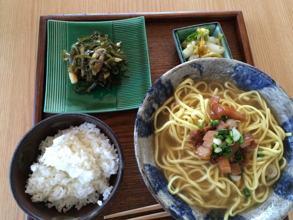 竹富町子午線ふれあい館近くのカフェ