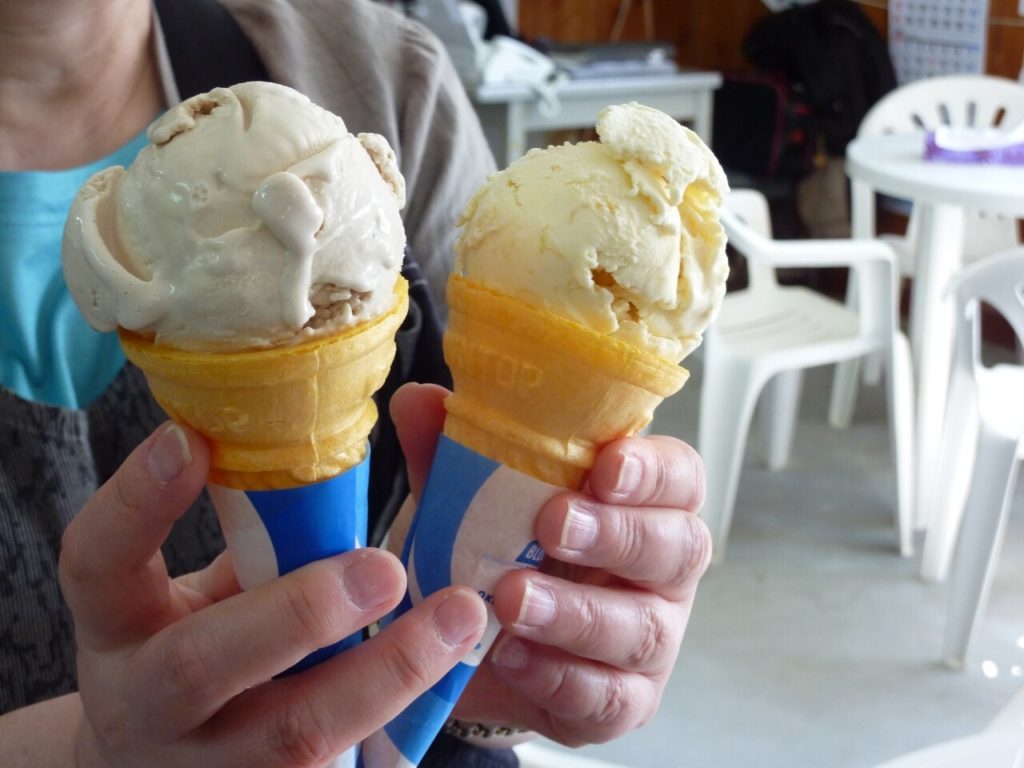 渡口の浜の売店で食べられるアイスクリーム