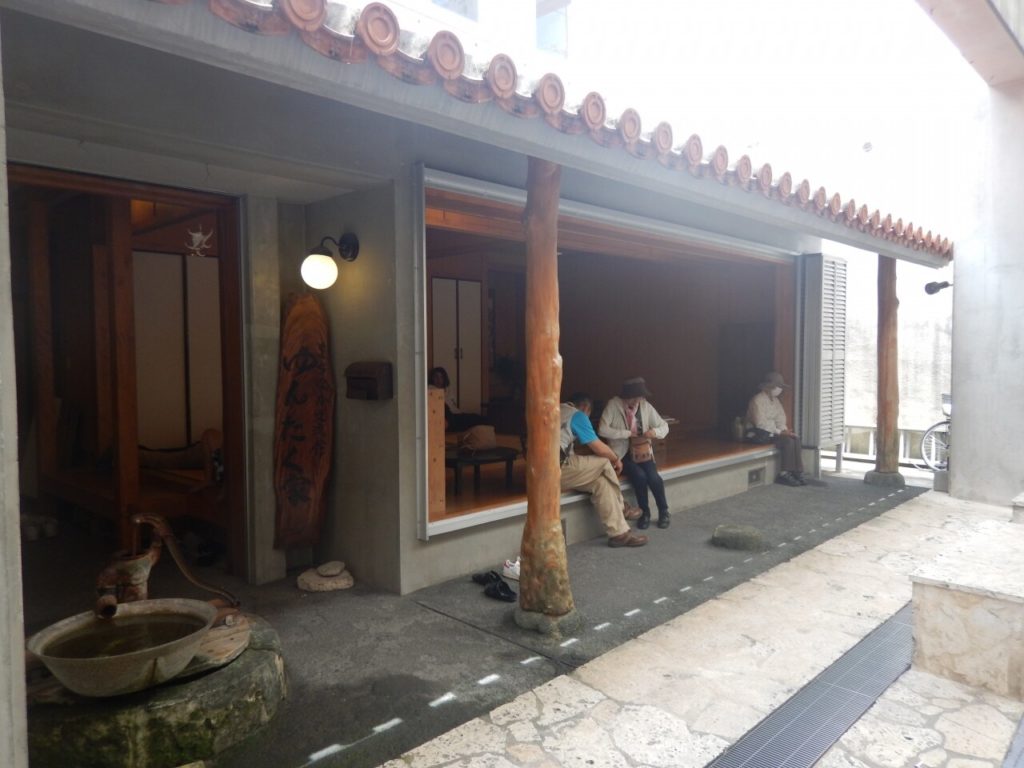 石垣島のまちなか交流館ゆんたく家の庭