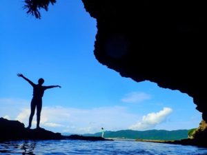 石垣島屈指の人気観光スポット青の洞窟