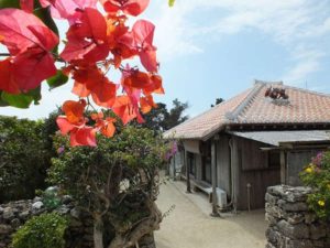 小浜島の小浜荘の外観