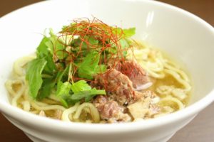 宮古島のめーめー麺で食べられる宮古そば