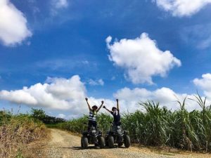 石垣島の未舗装道路でバギー体験