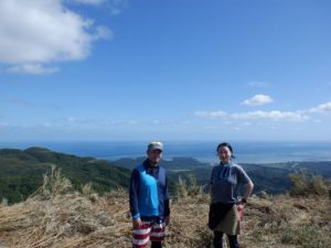 西表島最高峰の古見岳の頂上で記念撮影