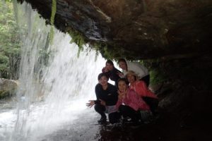 滝裏にも入れるサンガラの滝