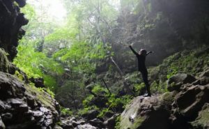 雨の日でも楽しめる西表島の鍾乳洞探検ツアー