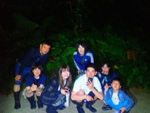 西表島のヤシガニツアーに参加したグループ