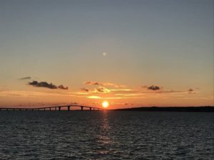 サンセットビーチから伊良部大橋方面に沈む夕日