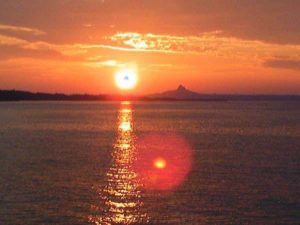 小浜島のサンセットクルーズから見られる夕日
