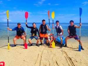 川平湾でのシーカヤック前の準備