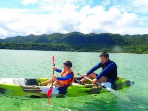 親子で川平湾シーカヤック