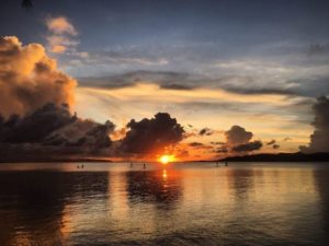 石垣島のサンセットSUPで見られる夕日